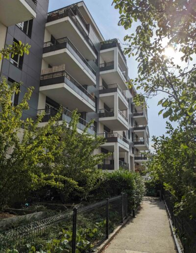Façade du bâtiment Le City Zen à Thonon-les-Bains – cabinet de soins énergétiques Infinie Présence