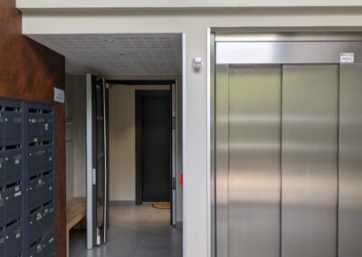 Entrée du bâtiment Le City Zen, accès au cabinet Infinie Présence – rez-de-chaussée